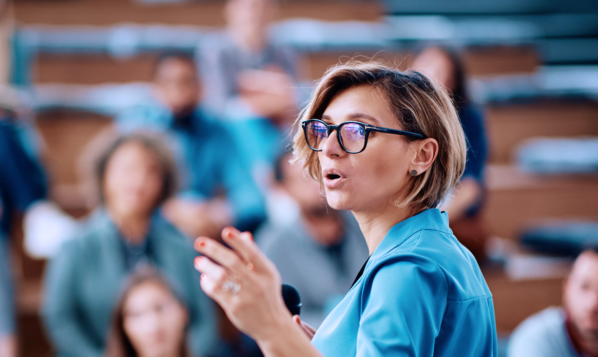 Managing communications through a corporate crisis