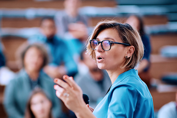 Managing communications through a corporate crisis