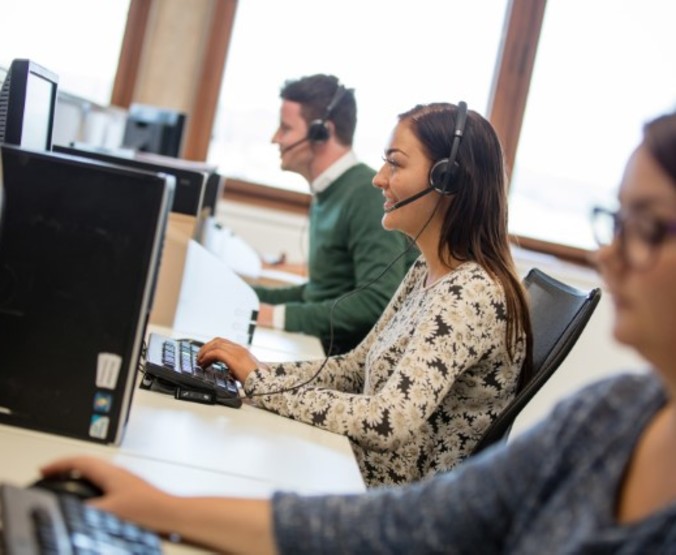 computershare-staff_phone2_jpg