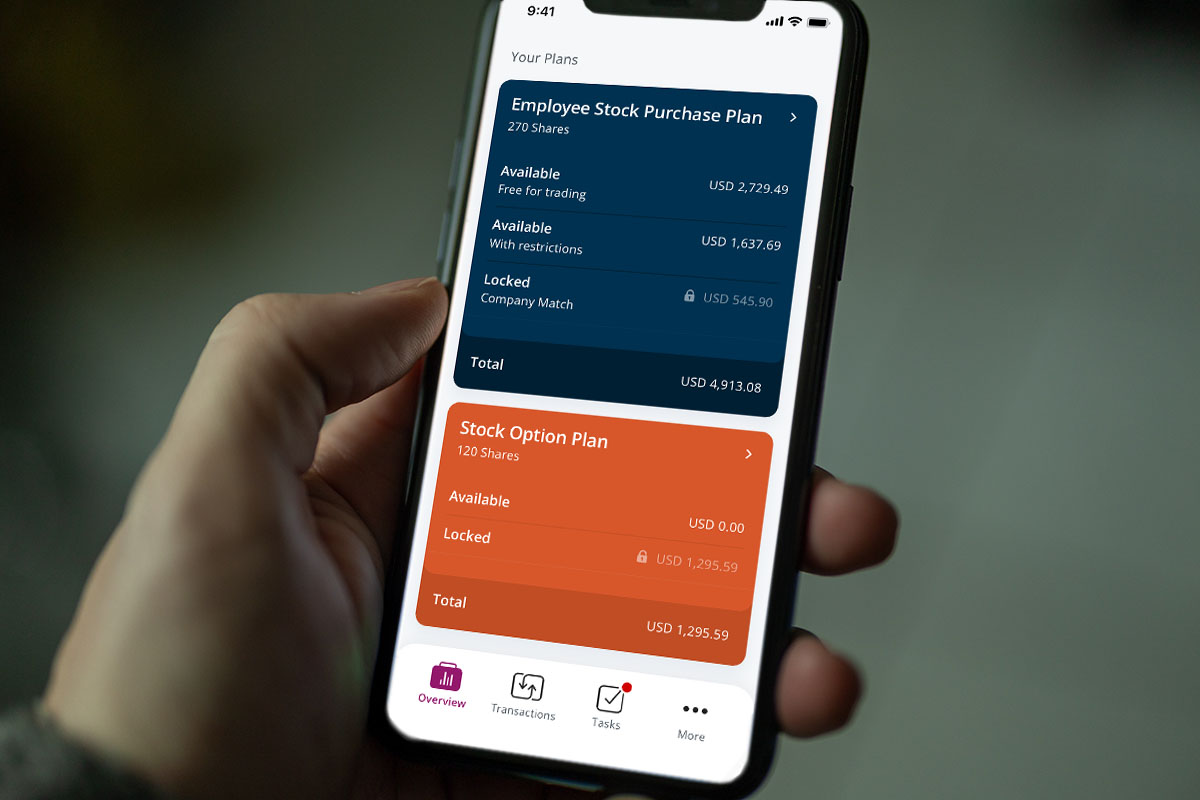 equateplus-iphone-hand-au