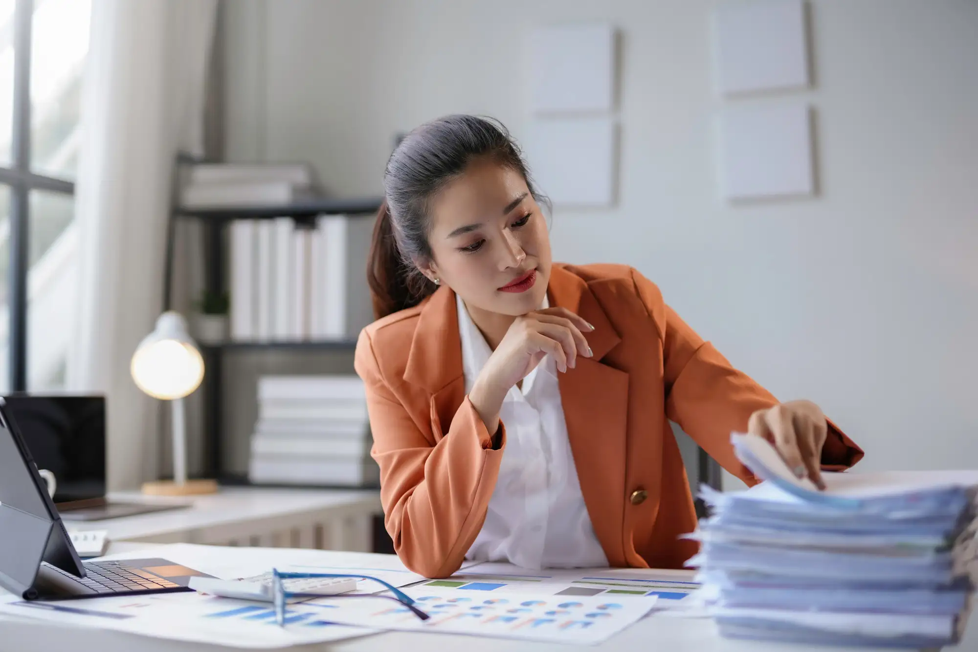 GettyImages-2223250290-Financial-Documents 1