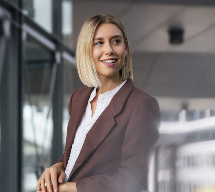 GettyImages-1186932798-Blond-woman-looking-right-WebHeader