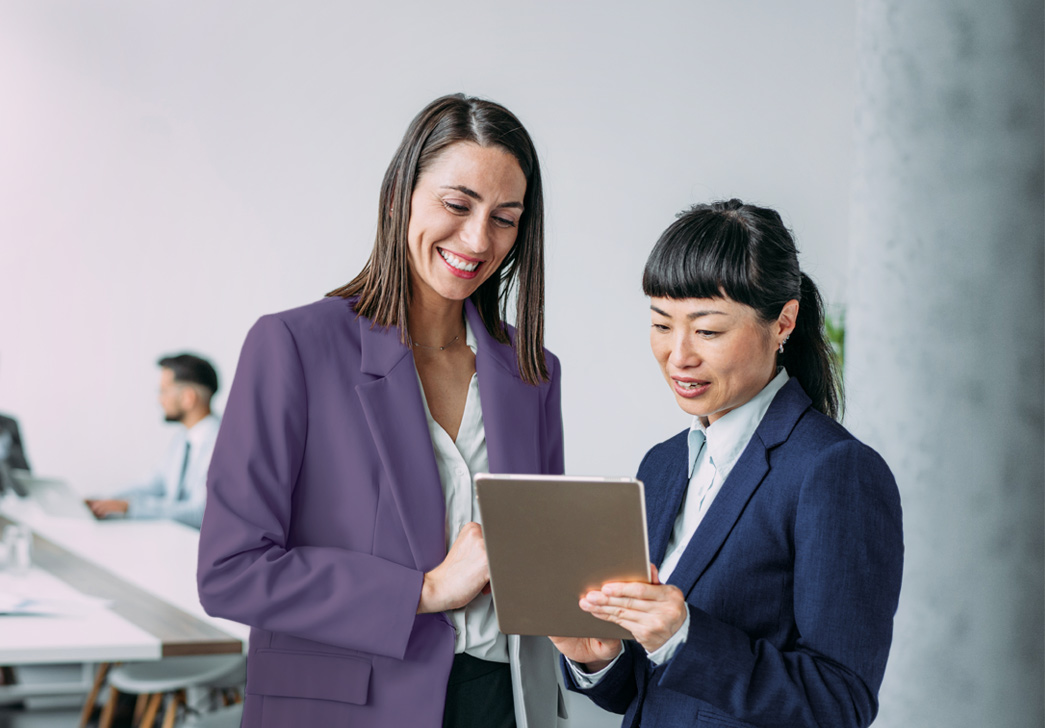 GettyImages-1758688784-Two-Employees-viewing-tablet-1045x728