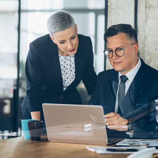 iStock-1172505307 Discussing business result-800x800