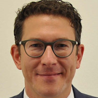 Dr. Julian Redeke