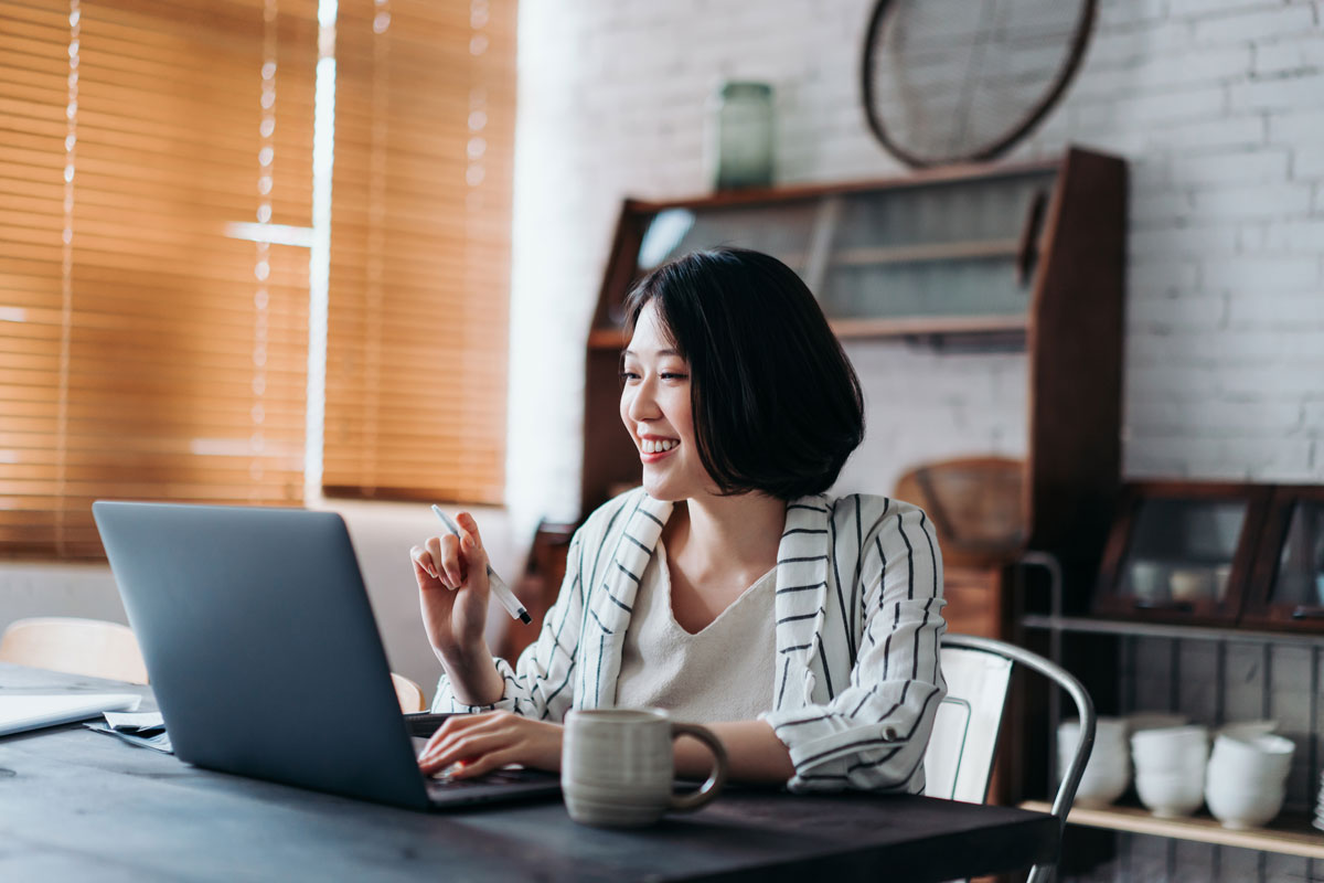 Business woman working on her laptop
