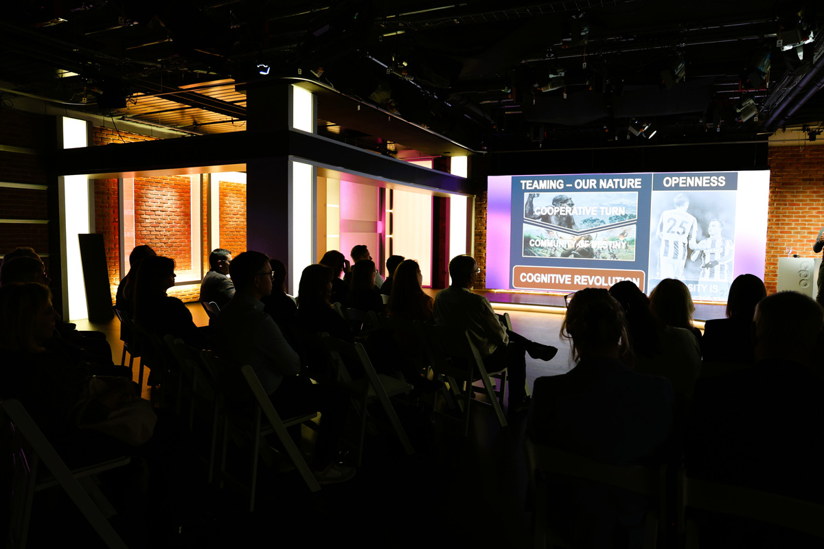 CHDE-conference-R6M28027-3 Image of CHDE-conference-R6M28027-3