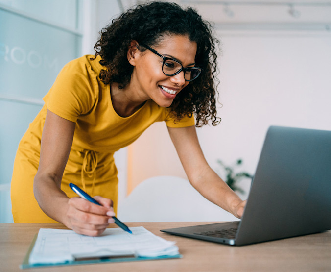 iStock-1352104216-employee-survey-feedback-square-1000x821