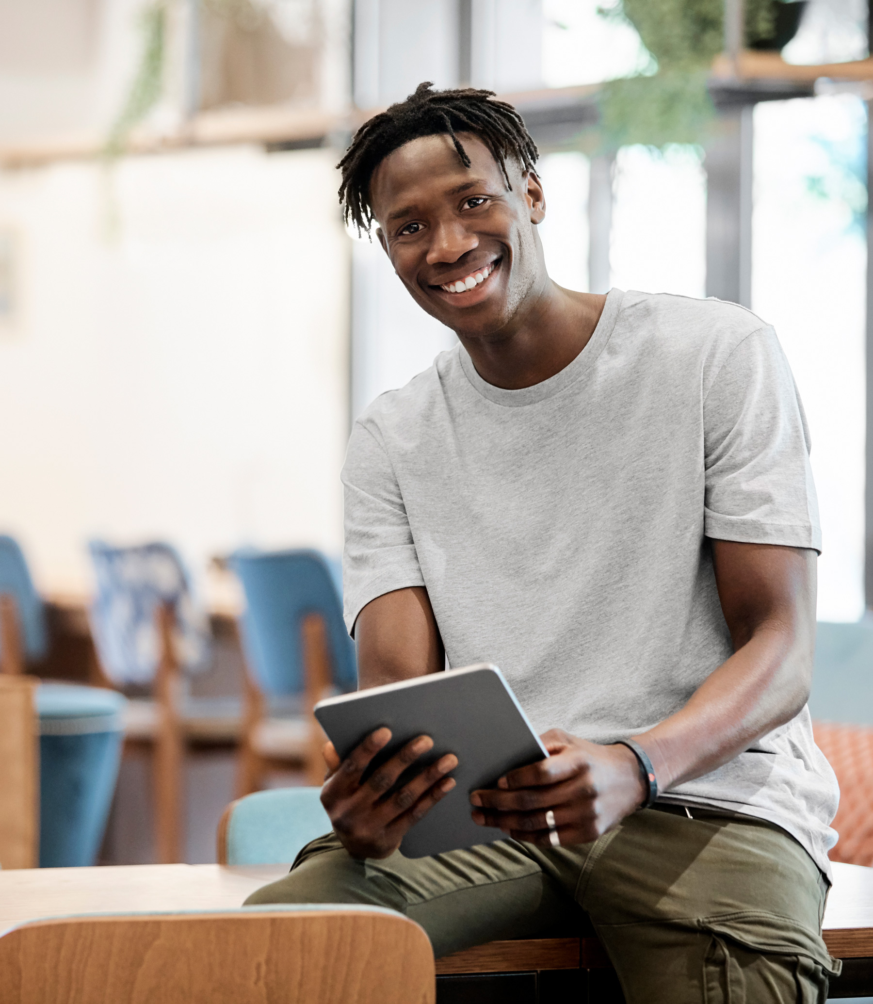 GettyImages-1176591595-Student-reading-communications-1800x2070