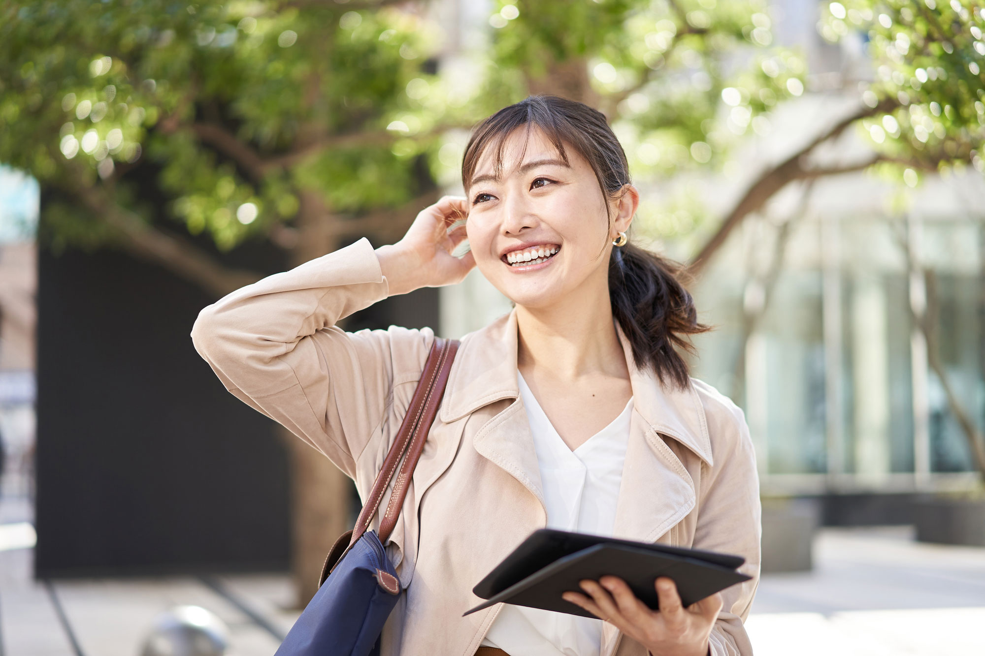 GettyImages-1309365983-hk-Information-technology-tablet