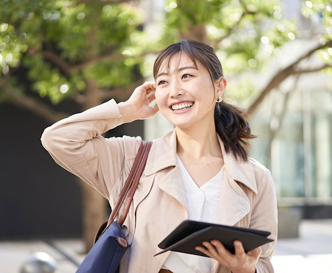 GettyImages-1309365983-hk-Information-technology-tablet