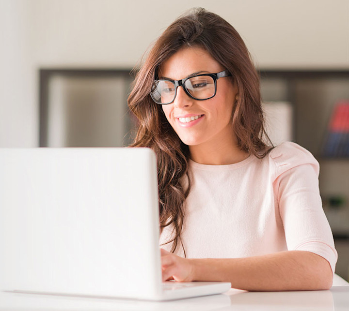 futureofshareholdermeetings-woman-laptop