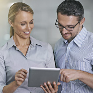 business people looking at tablet_xxxlarge