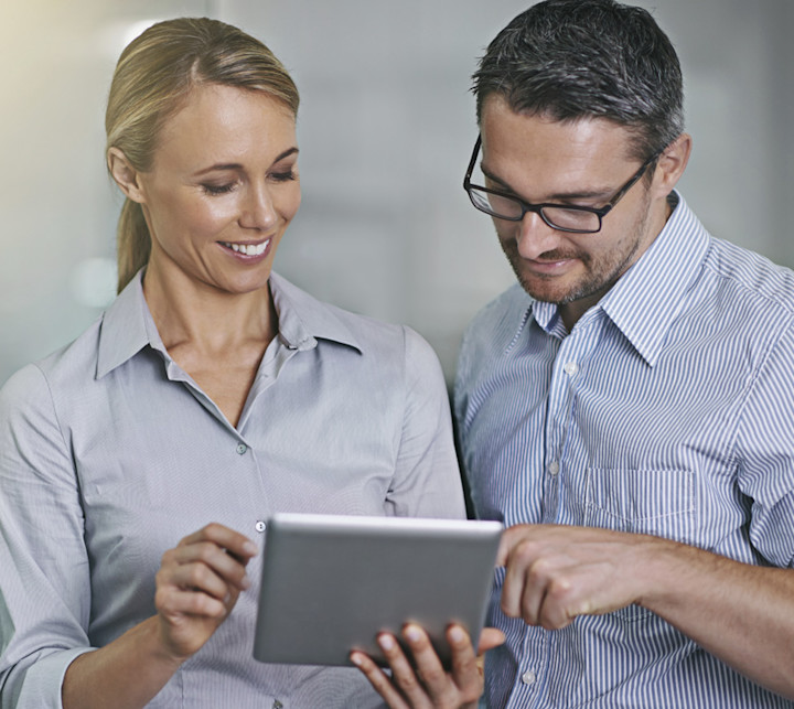 business people looking at tablet_xxxlarge